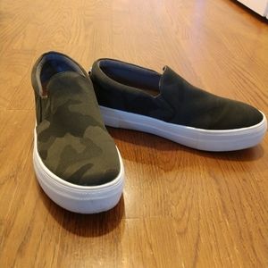 Ladies Steve Madden Camo Slip-on Sneakers, size 7.